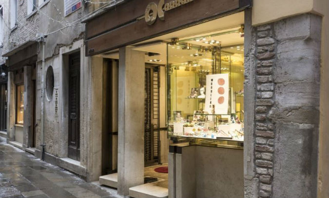 Looking for the best glasses shop in the world 47 Plus